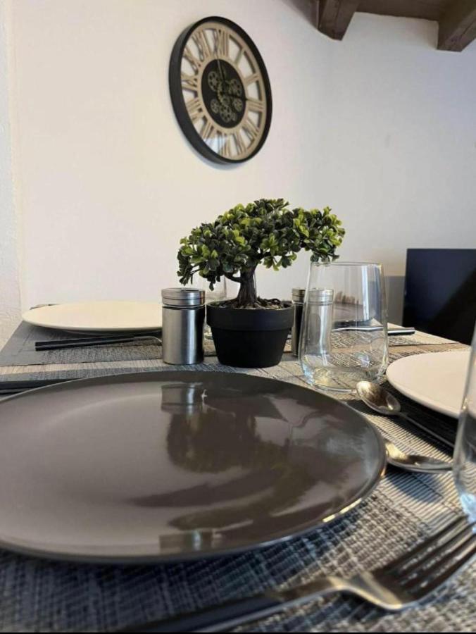 Delice De Nimes Apartment Exterior photo